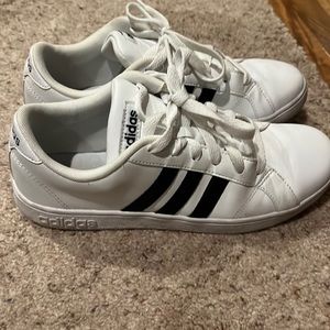 Adidas Neo  Sneakers Youth Size 6 Athletic Shoes